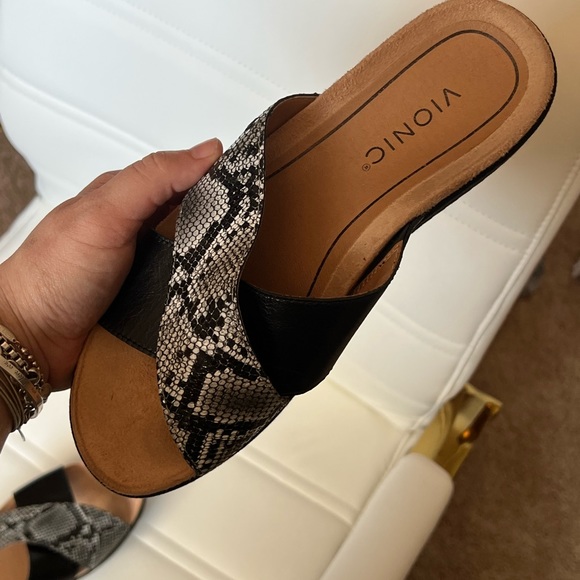 Vionic Hayden Snake & Black Black Midi Platform Sole Sandal - Picture 3 of 8